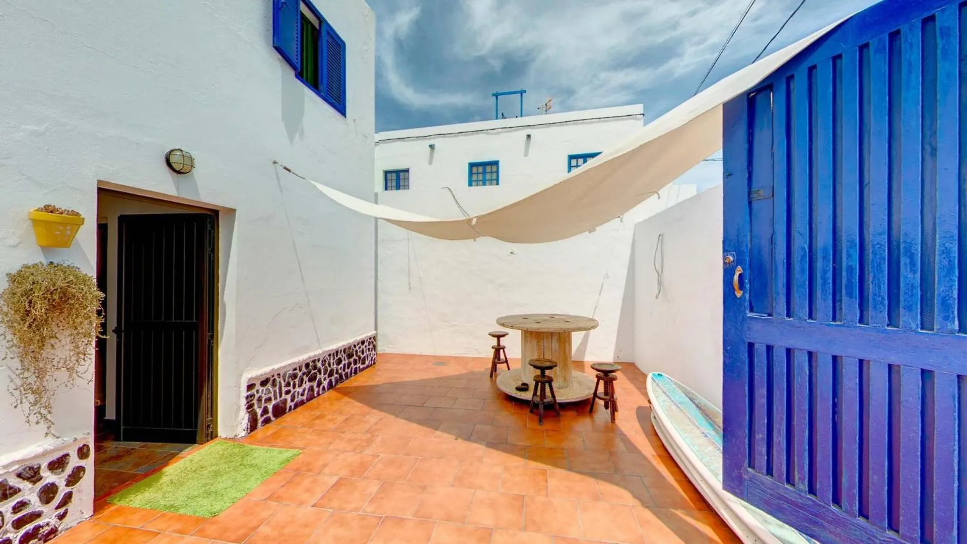 Guest house La Santa House Hotel